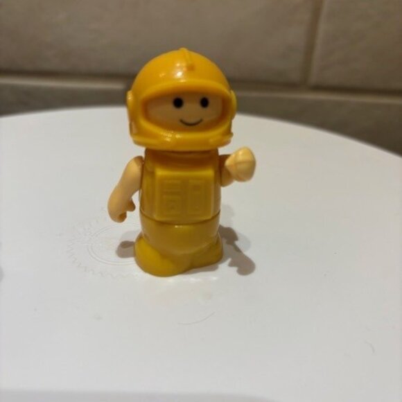 Set of 2 Vintage 1984 Fisher Price Little People Space Station Kit Figures - Picture 7 of 9